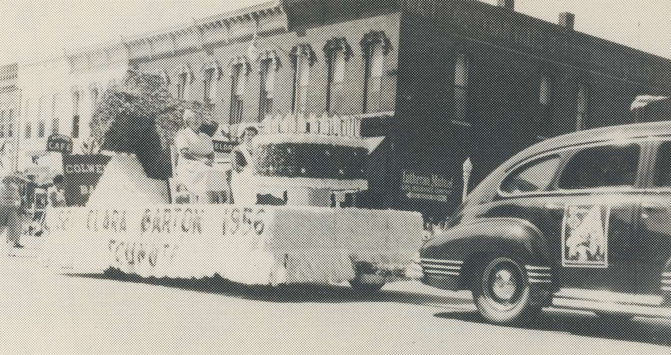 parade float, Waverly Public Library, parade, Civic Engagement, Cities and Towns, Iowa, Iowa History, Waverly, IA, Motorized Vehicles, history of Iowa, Fairs and Festivals