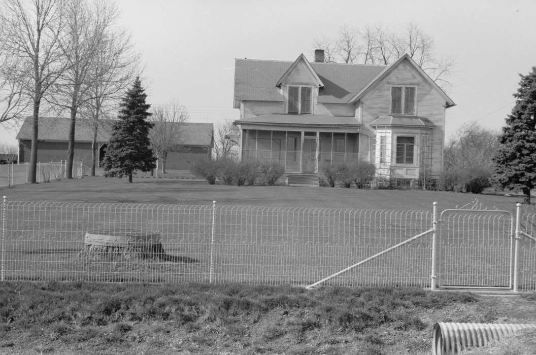 Barns, Farms, gate, Library of Congress, stump, Homes, fence, culvert, Iowa, Iowa History, tree, history of Iowa