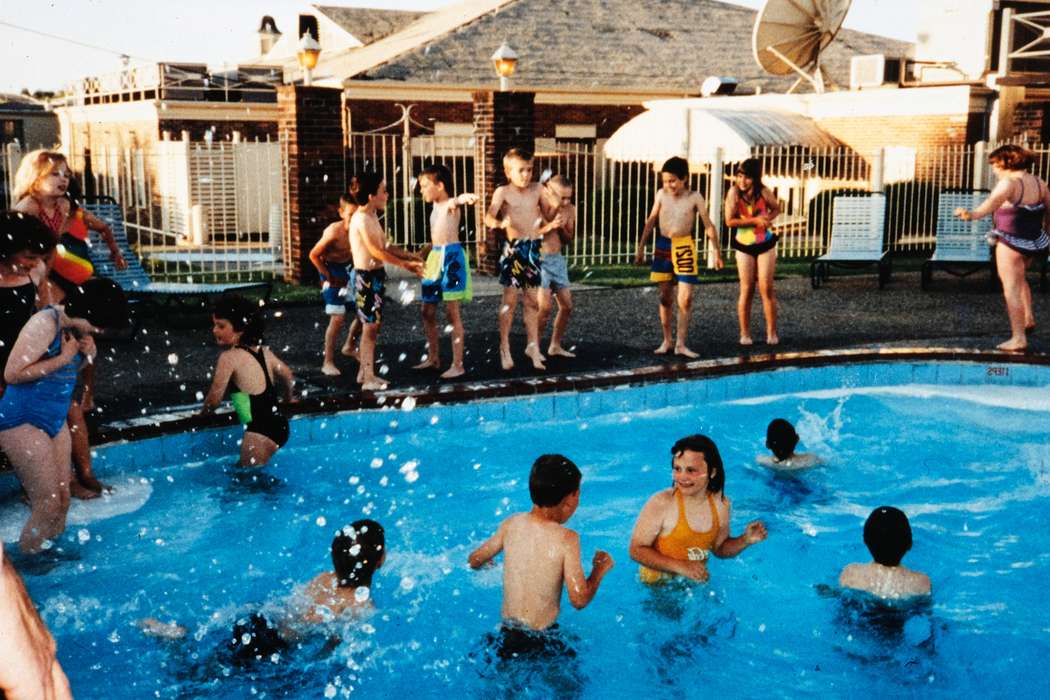 ia, swimming pool, swimming, second grade missouri trip, Outdoor Recreation, Iowa, history, Photos, Coon Rapids Enterprise, Portraits - Group, Children, missouri trip, historic, United States, splash, MO, school trip