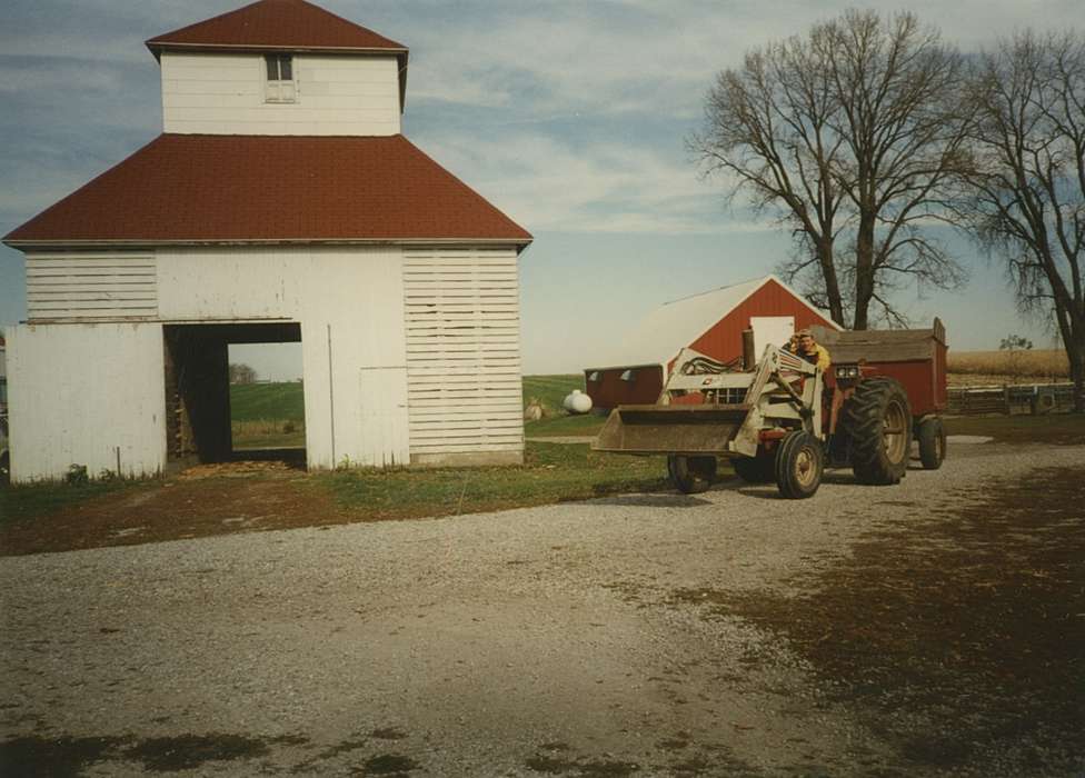 Motorized Vehicles, Iowa, Iowa History, Pfeiffer, Jean, Farms, Barns, Farming Equipment, tractor, IA, history of Iowa