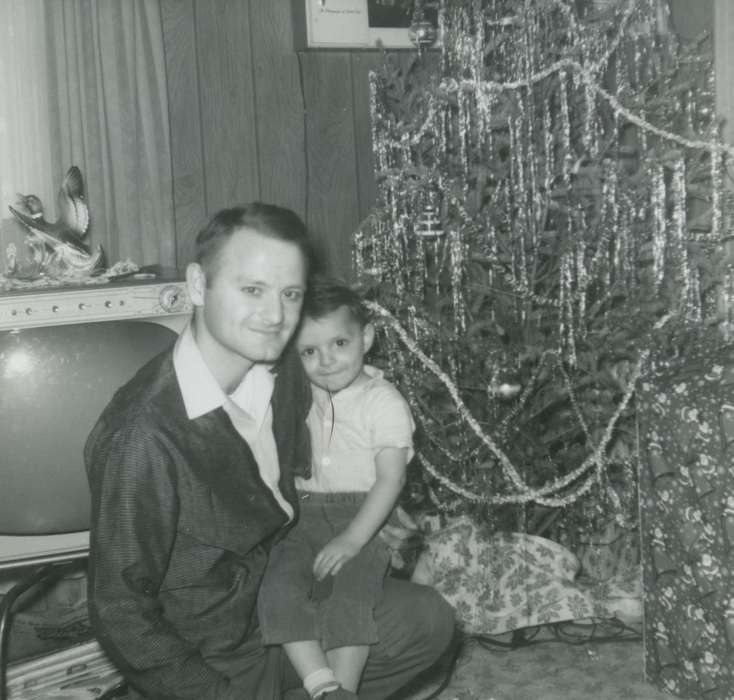 christmas tree, Tripoli, IA, Children, Families, Holidays, Marvets, Peggy, Iowa History, Iowa, christmas, history of Iowa