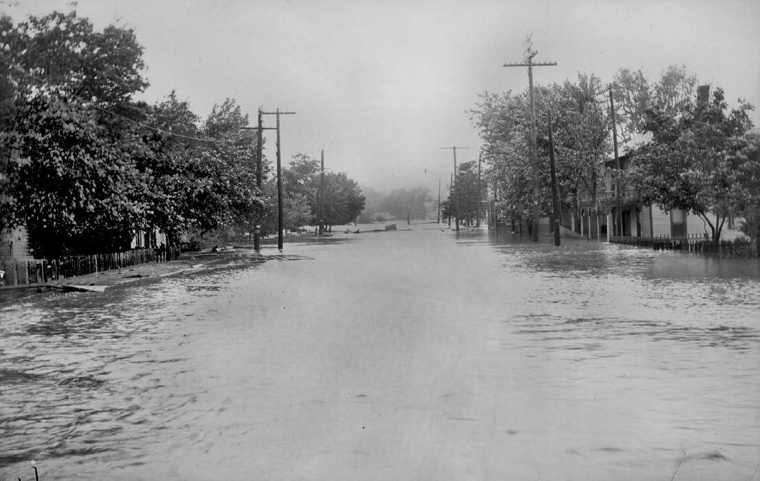 Floods, telephone pole, Iowa History, Lemberger, LeAnn, history of Iowa, Ottumwa, IA, Iowa
