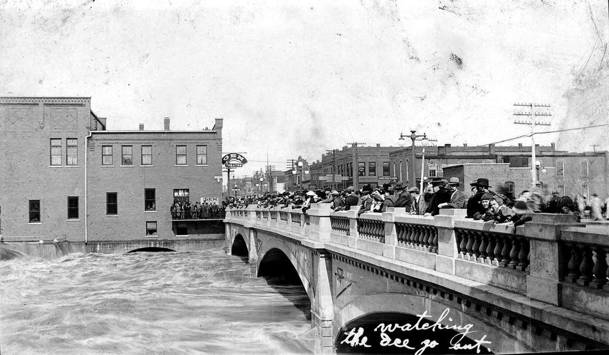 Entertainment, Floods, United States, Photos, Unnamed contributor, Iowa, cedar river, historic, Lakes, Rivers, and Streams, bridge, Floyd, flood, history, Main Streets & Town Squares, IA, Charles City, ia, river