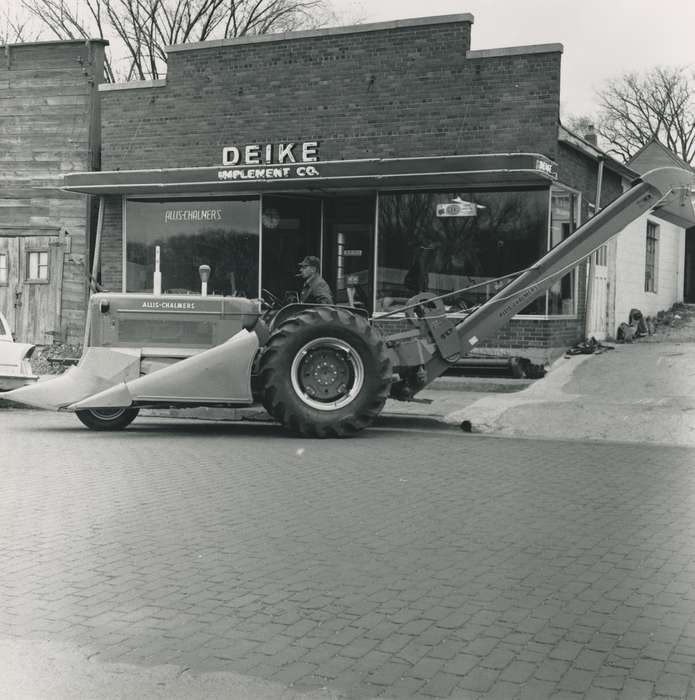 Waverly Public Library, brick street, Cities and Towns, Iowa, Iowa History, IA, history of Iowa, tractor
