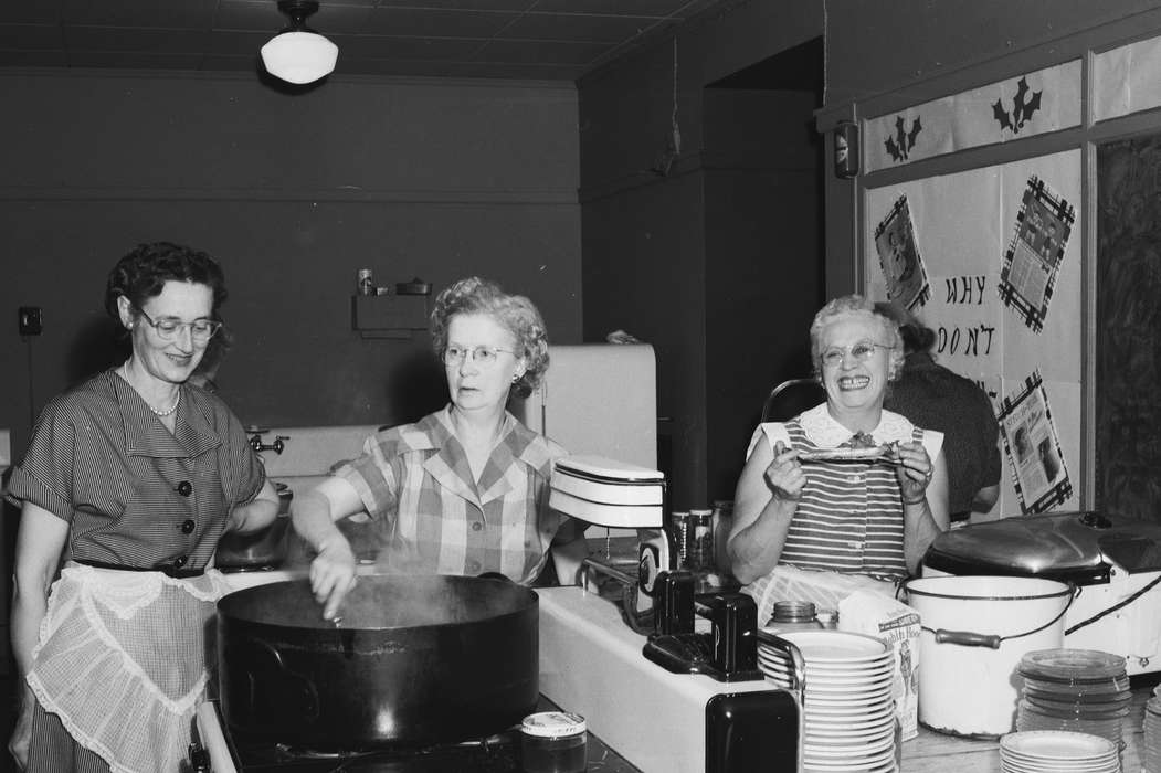 cooking, Iowa, IA, United States, Food and Meals, Photos, Labor and Occupations, historic, Coon Rapids, Coon Rapids Enterprise, history, ia, women at work, women