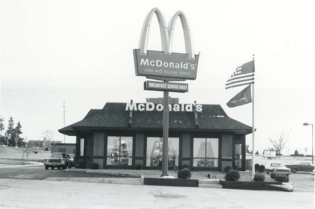 restaurant, mcdonald's, car, automobile, american flag, flag, Businesses and Factories, correct date needed, Waverly Public Library, fast food, Iowa History, Iowa, Motorized Vehicles, history of Iowa