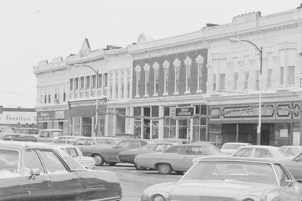 history of Iowa, Bloomfield, IA, Motorized Vehicles, Main Streets & Town Squares, car, storefront, Iowa History, Lemberger, LeAnn, store, parking lot, Winter, Cities and Towns, Iowa, Businesses and Factories, street light, sign