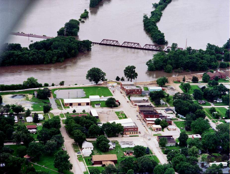Lakes, Rivers, and Streams, river, Main Streets & Town Squares, Iowa, Iowa History, Lemberger, LeAnn, Eddyville, IA, Cities and Towns, downtown, bridge, des moines river, Floods, Aerial Shots, history of Iowa