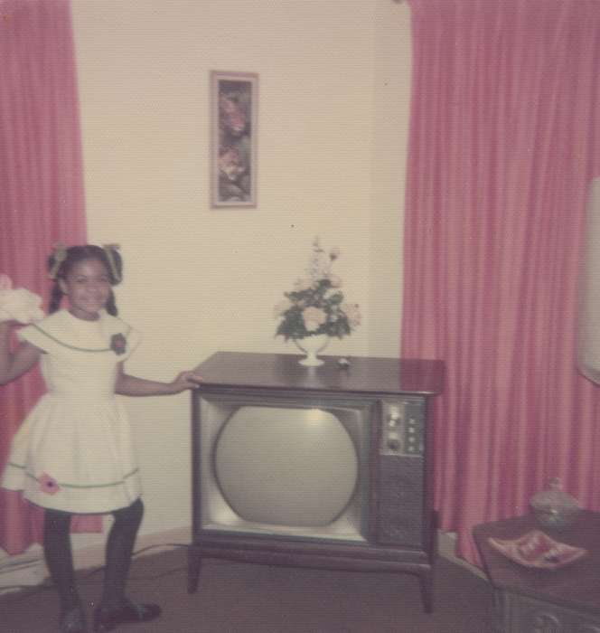 tv, Homes, african american, Iowa History, smile, girl, living room, Waterloo, IA, Iowa, child, history of Iowa, Children, People of Color, Barrett, Sarah, easter, home, Portraits - Individual, television, Leisure