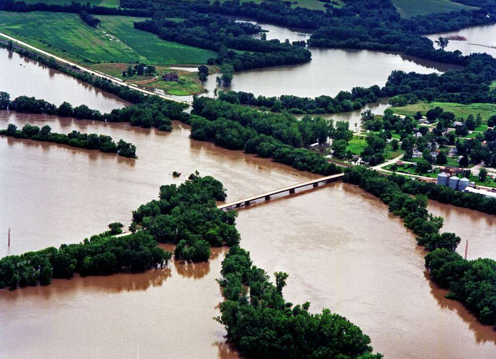 Cities and Towns, Lemberger, LeAnn, Iowa History, bridge, Iowa, Aerial Shots, history of Iowa, Lakes, Rivers, and Streams, river, des moines river, Chillicothe, IA, Floods, silo