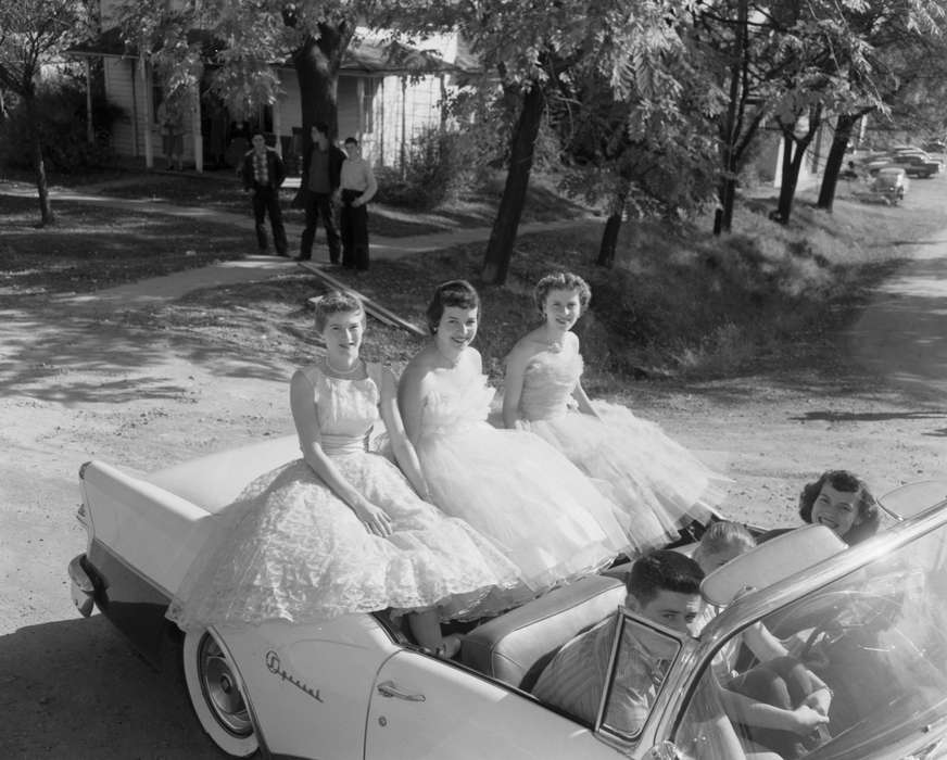 Ainsworth, Portraits - Group, homecoming, Iowa, history, buick, homecoming queen, Washington Evening Journal, ia, homecoming court, historic, United States, 1957 buick, Photos, IA, Washington, car, buick special