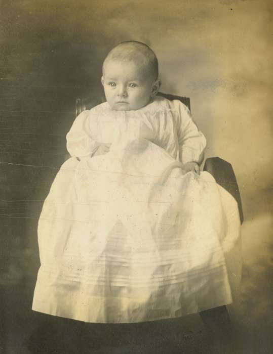 Portraits - Individual, Iowa, baby, Vinton, IA, Iowa History, history of Iowa, Mullenix, Angie, Children