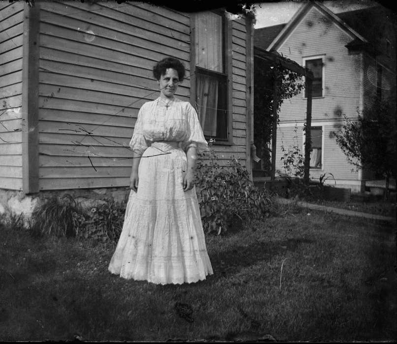 Lemberger, LeAnn, Iowa, yard, dress, Portraits - Individual, history of Iowa, Iowa History, Centerville, IA