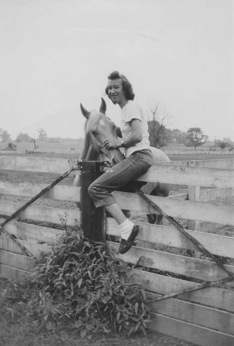 Portraits - Individual, Leisure, Iowa, horse, Animals, TN, Iowa History, history of Iowa, fence, Patterson, Donna and Julie