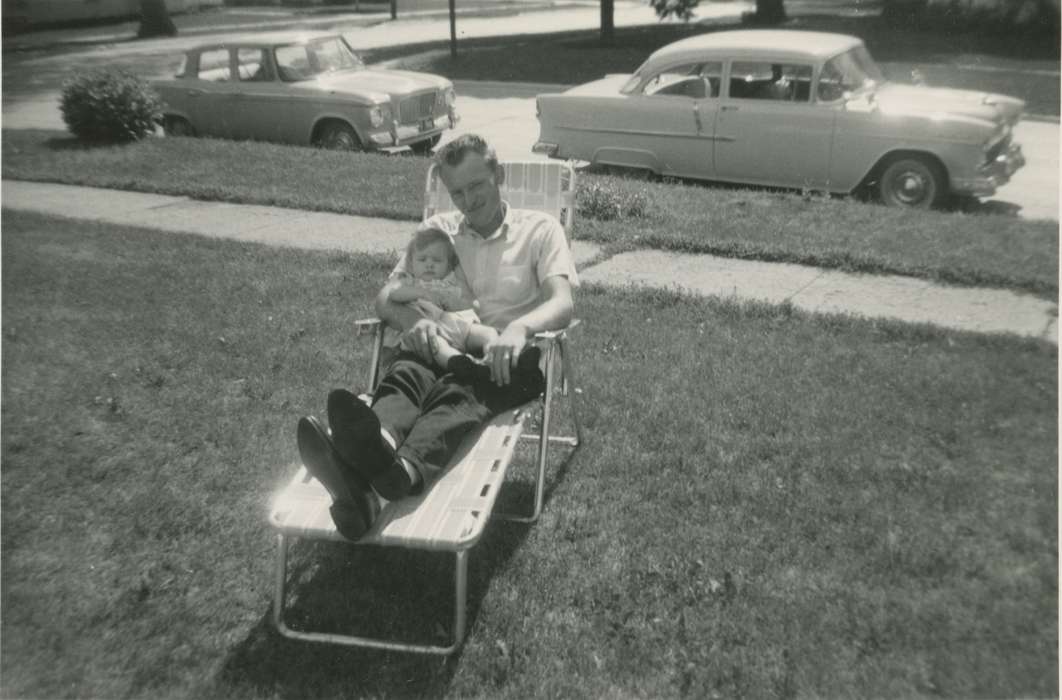 lawn chair, car, Wickwire (Uker), Cheryl, Charles City, IA, Iowa History, Portraits - Group, Families, Iowa, Leisure, Motorized Vehicles, history of Iowa, Children