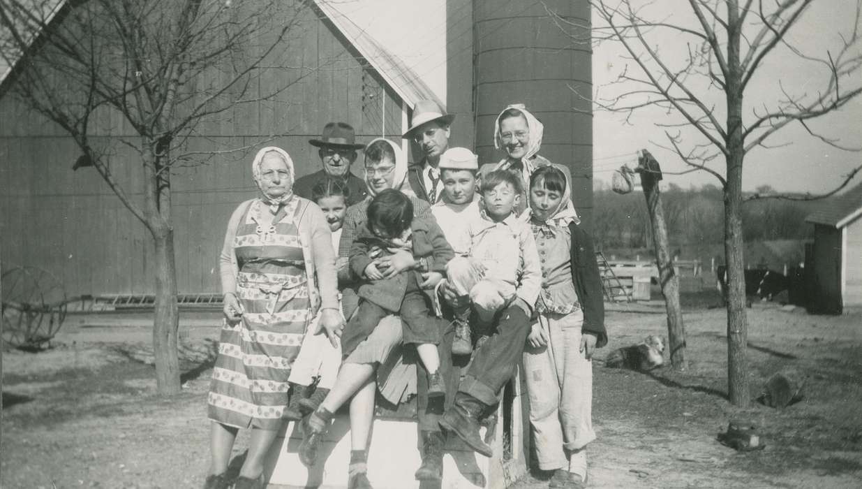 Children, Iowa History, Fredericks, Robert, Portraits - Group, Iowa, Farms, Sherrill, IA, Families, silo, history of Iowa