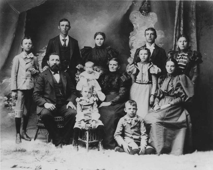 Buffalo, IA, Swanson, Chris, Iowa History, Portraits - Group, Families, rug, suit, dress, history of Iowa, Iowa, Children
