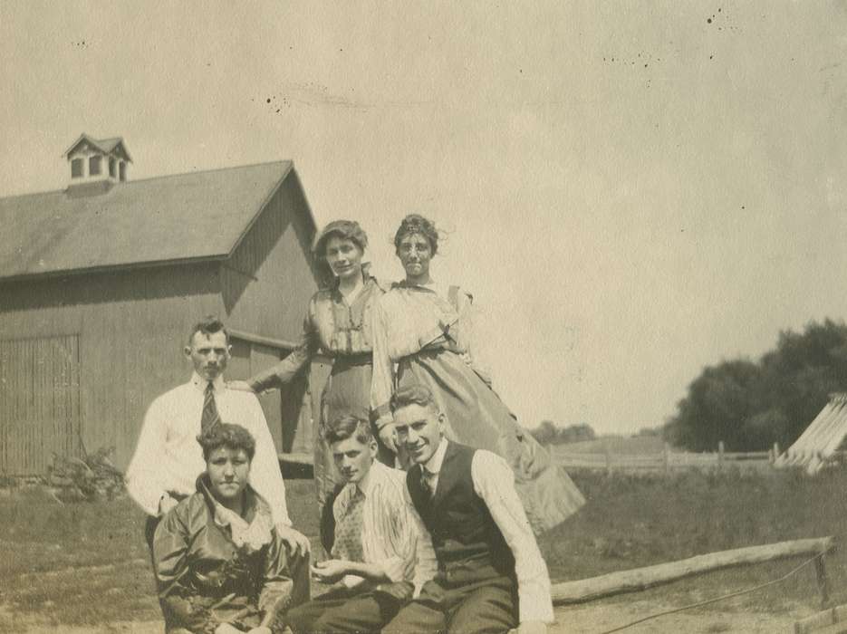 LeQuatte, Sue, Iowa, Portraits - Group, IA, Iowa History, history of Iowa, Farms, Barns