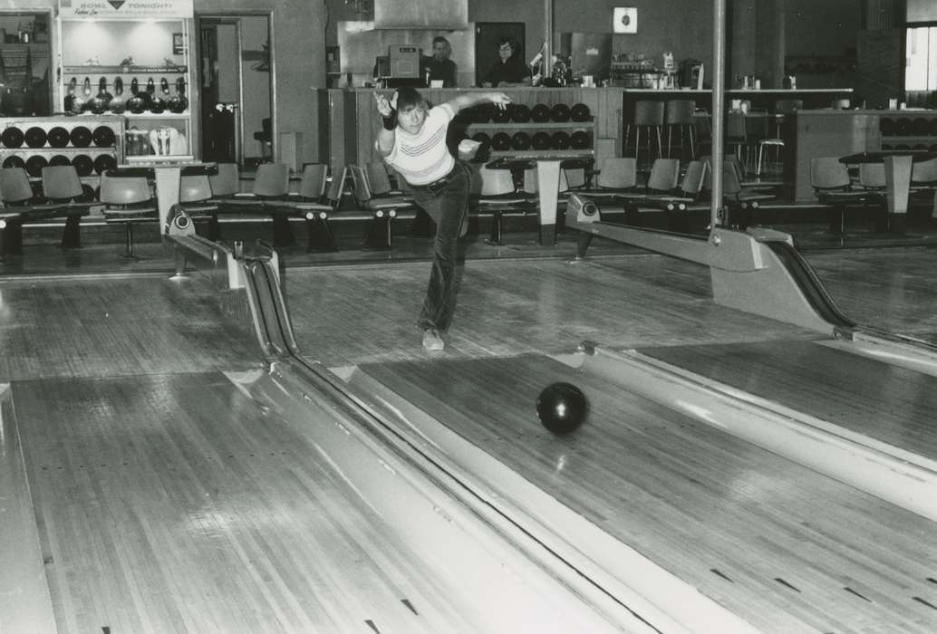 bowling, Iowa History, bowling alley, bowling ball, Iowa, Leisure, Waverly Public Library, history of Iowa