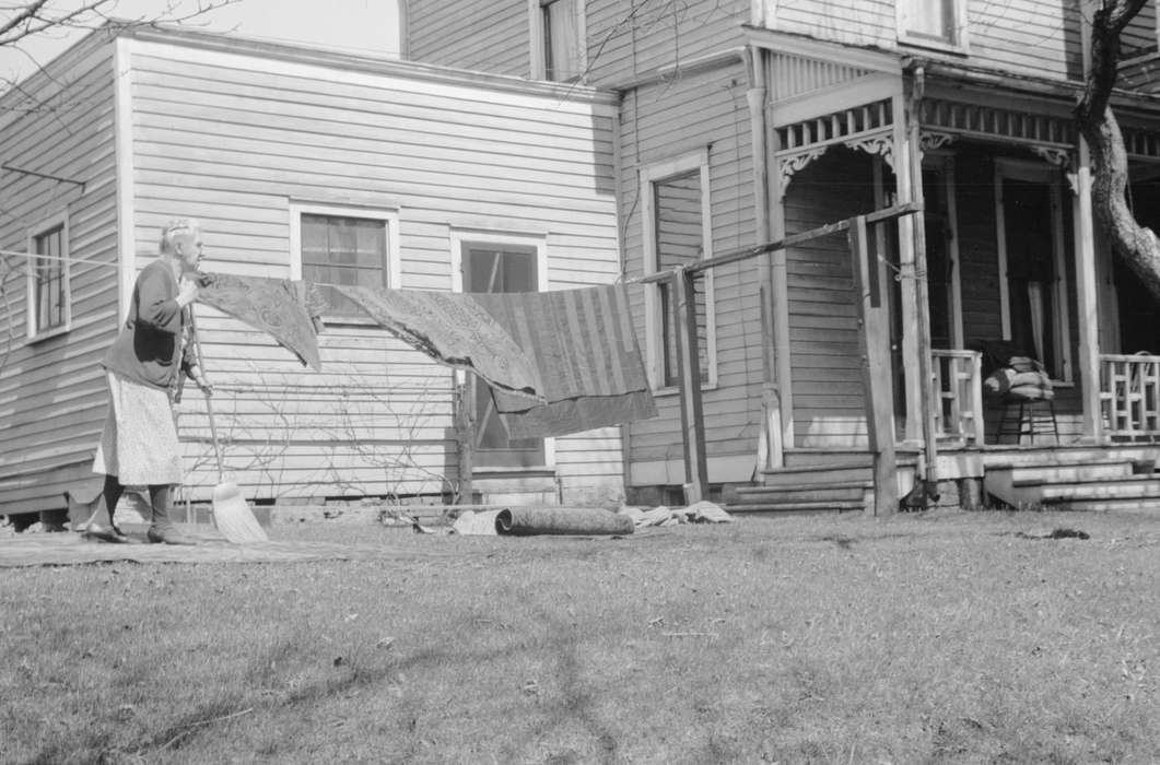 Iowa History, broom, clothesline, porch, architecture, Iowa, Library of Congress, Homes, rug, skirt, history of Iowa, laundry