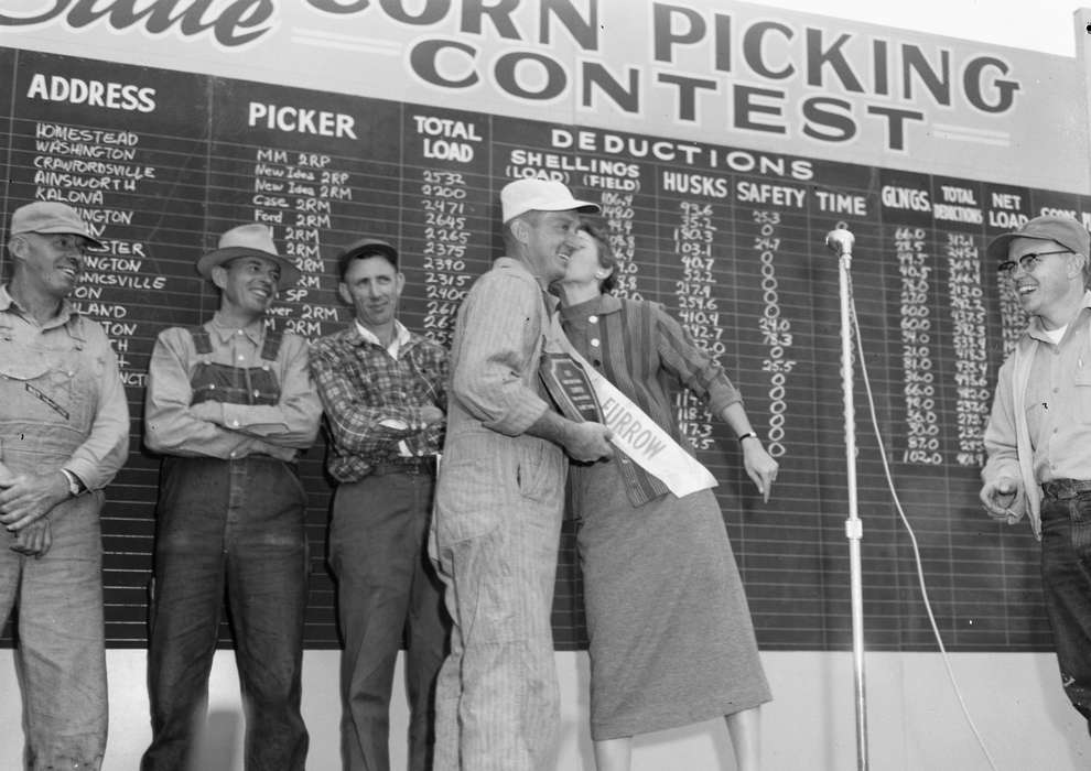 Iowa, Fairs and Festivals, United States, historic, Farms, corn, history, contest, Photos, prize, IA, Washington, kiss, Washington Evening Journal, ia, harvesting