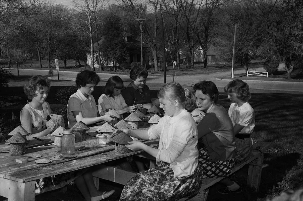 candid, United States, history, ia, Photos, Outdoor Recreation, Children, Leisure, Coon Rapids Enterprise, historic, Iowa, birdhouse, IA, crafts, Cities and Towns, Coon Rapids, girls