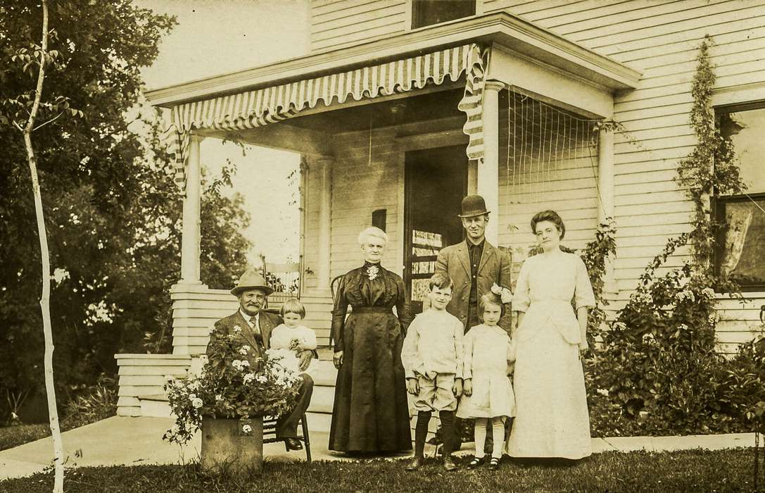 Homes, Anamosa Library & Learning Center, house, bowler hat, Iowa History, Portraits - Group, Families, Iowa, history of Iowa, Anamosa, IA, Children