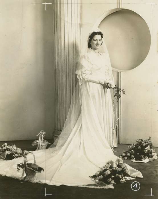 Campopiano Von Klimo, Melinda, Des Moines, IA, Iowa History, flowers, bride, history of Iowa, wedding dress, Weddings, Portraits - Individual, Iowa