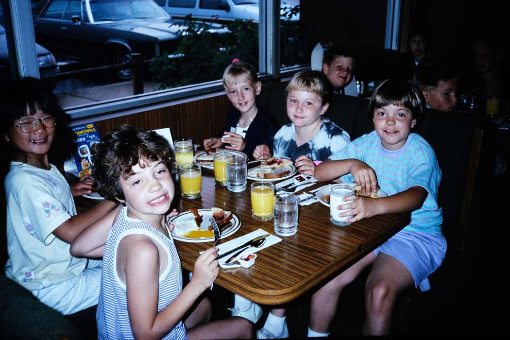 ia, shorts, Iowa, glass of milk, Children, Coon Rapids Enterprise, t-shirt, toast, United States, glasses, Travel, napkin, boy, second grade missouri trip, breakfast, eggs, milk, history, Photos, Portraits - Group, missouri trip, Food and Meals, historic, MO, school trip, silverware, booth