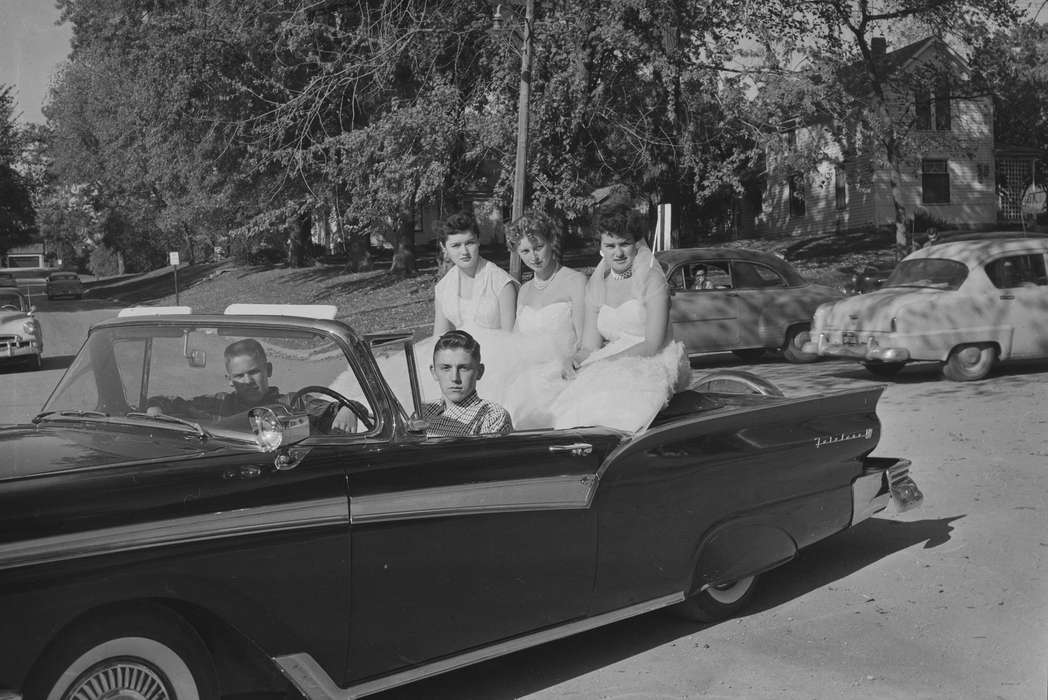 car, Portraits - Group, Iowa, IA, homecoming queen, United States, Photos, historic, Motorized Vehicles, Coon Rapids, history, homecoming, Entertainment, ia, Coon Rapids Enterprise, Children
