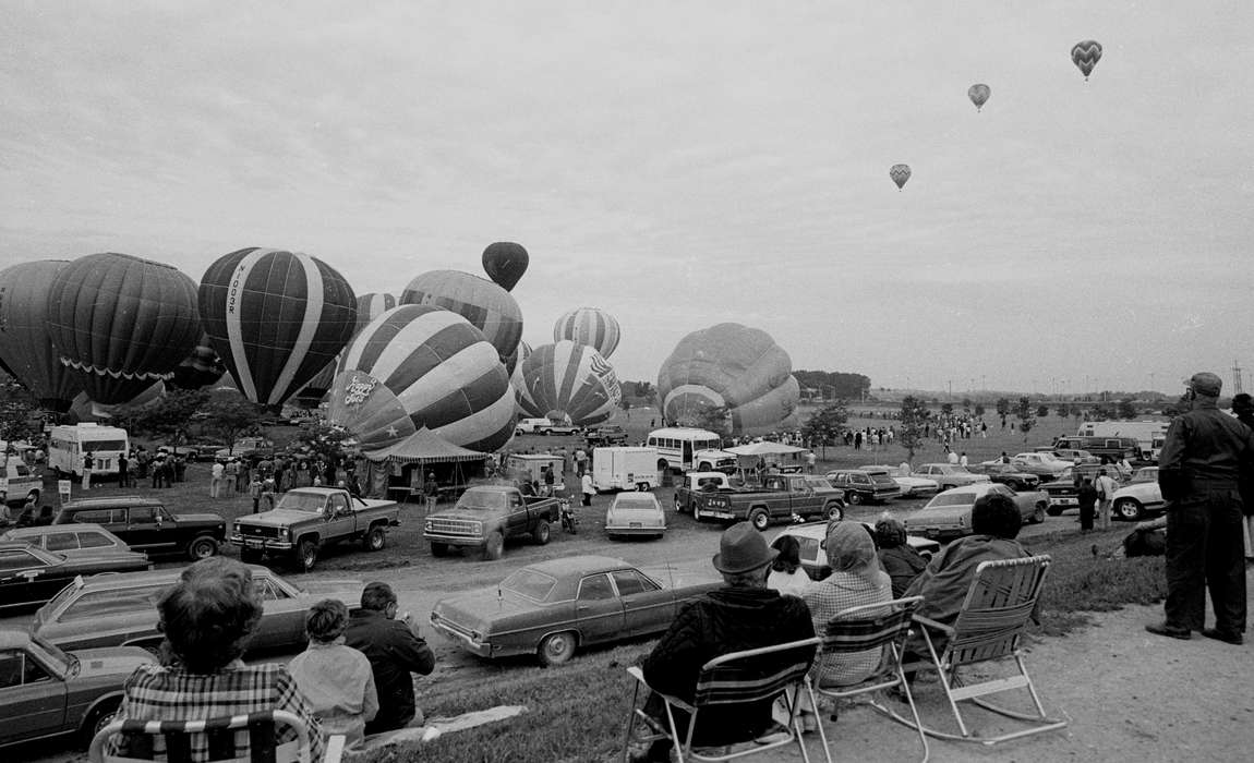 crowd, bus, Iowa History, car, air balloon, Entertainment, truck, Iowa, Ottumwa, IA, Lemberger, LeAnn, Fairs and Festivals, race, history of Iowa, Motorized Vehicles
