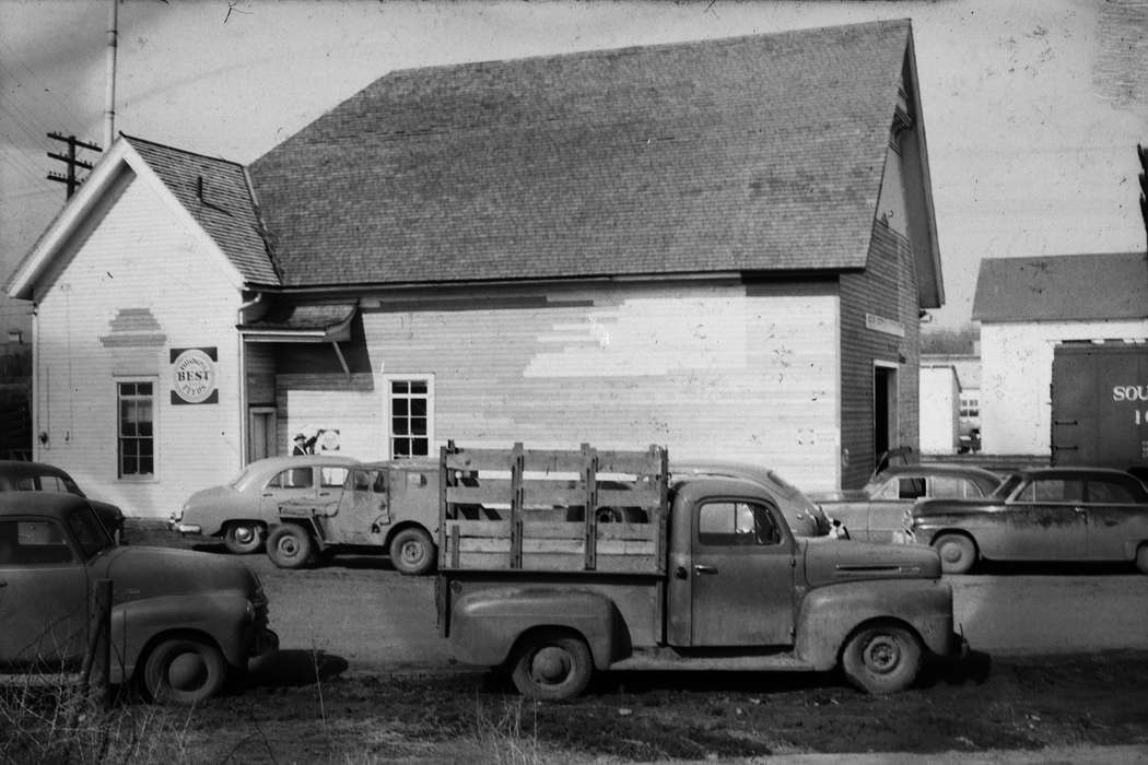 pickup truck, Businesses and Factories, United States, history, power line, ia, Photos, man, Coon Rapids Enterprise, historic, signage, Iowa, IA, cars, Coon Rapids, Motorized Vehicles