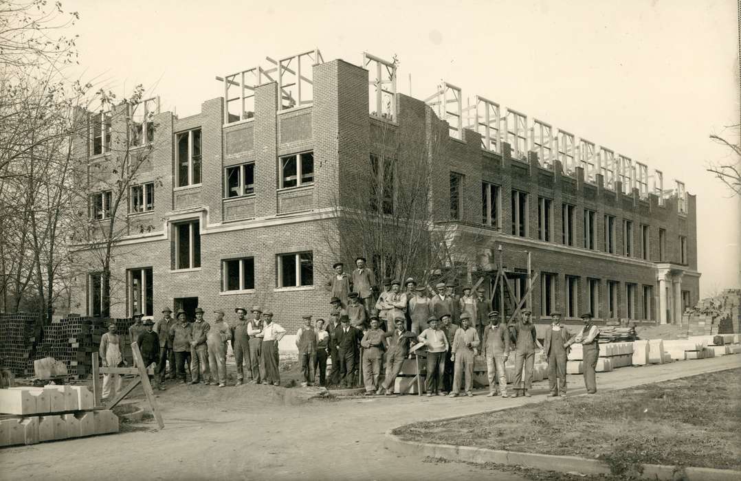 Iowa, Schools and Education, university of northern iowa, uni, construction, UNI Special Collections & University Archives, Iowa History, history of Iowa, men, wright hall, construction materials, iowa state teachers college, Labor and Occupations