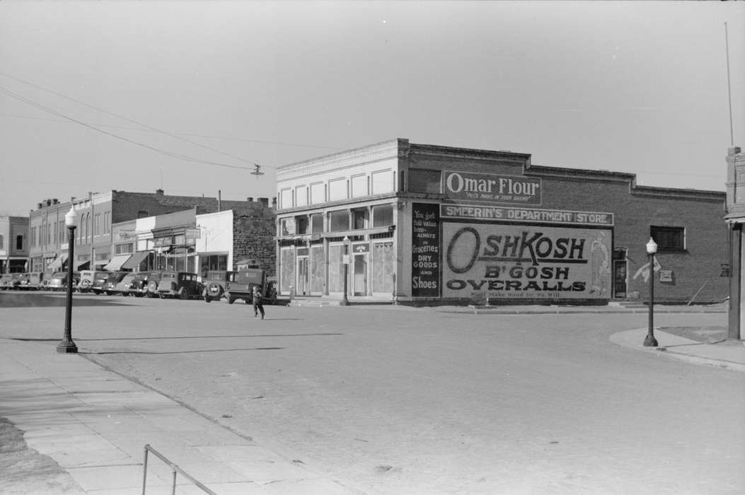 street, Businesses and Factories, intersection, kid, child, lightpost, car, storefront, Cities and Towns, history of Iowa, lamppost, Library of Congress, Iowa History, Main Streets & Town Squares, Iowa, oshkosh