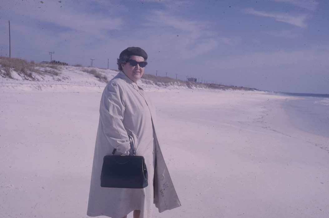 purse, Conklin, Beverly, Portraits - Individual, history of Iowa, Travel, Iowa History, beach, sunglasses, FL, Iowa