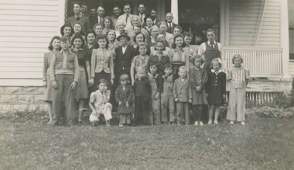Rampton, Angela, Families, Portraits - Group, reunion, history of Iowa, Iowa History, La Porte City, IA, Iowa
