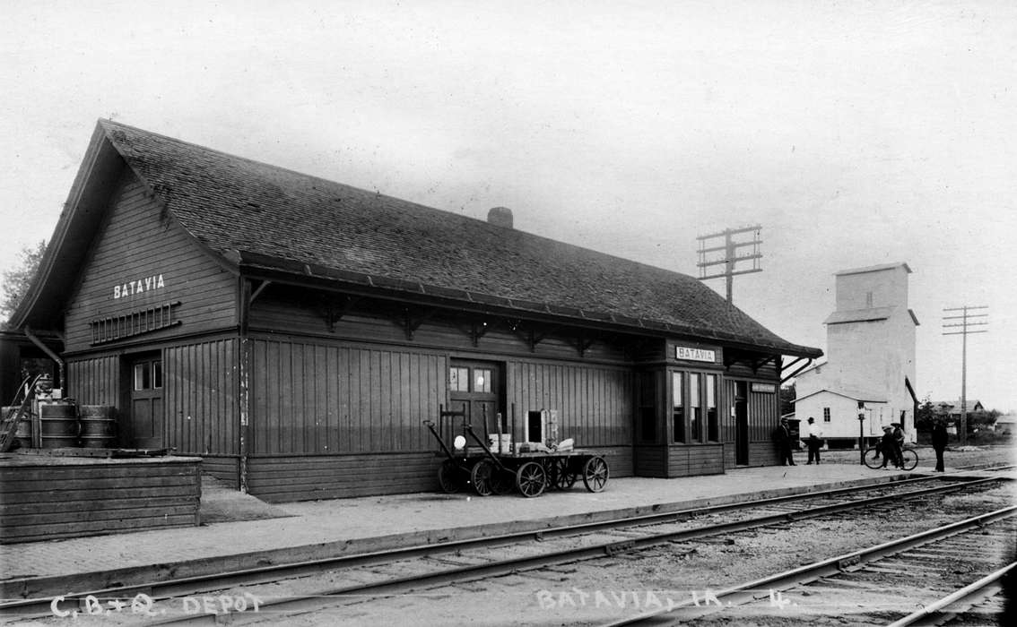 Lemberger, LeAnn, Train Stations, Iowa History, train tracks, history of Iowa, Iowa, Batavia, IA