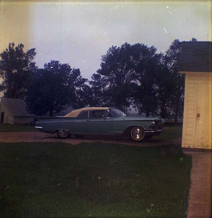 wheels, Bonjour, Amanda, Iowa, trees, garage, car, IA, Motorized Vehicles, Iowa History, history of Iowa, drive way