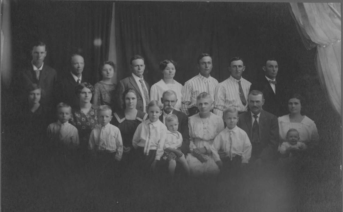 Iowa History, history of Iowa, Portraits - Group, Families, Haney, Carolyn, Children, USA, Iowa
