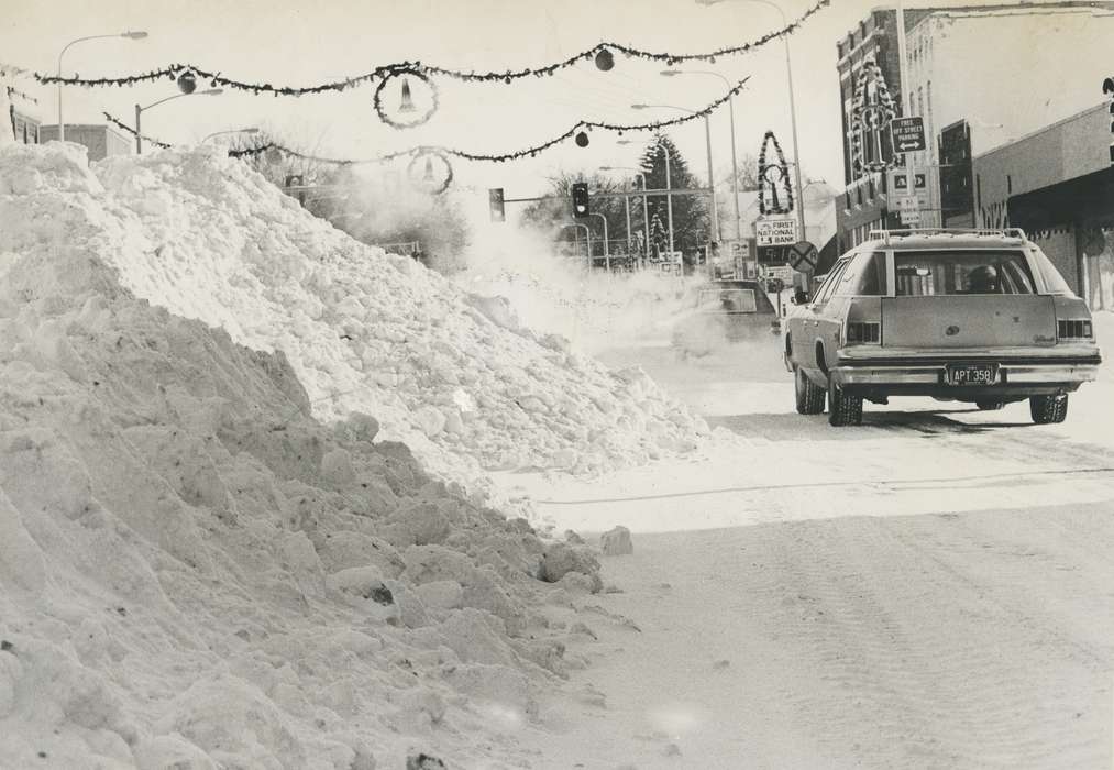 Waverly, IA, Iowa, Waverly Public Library, back of car, Winter, christmas decorations, Iowa History, history of Iowa, snow pile, snow