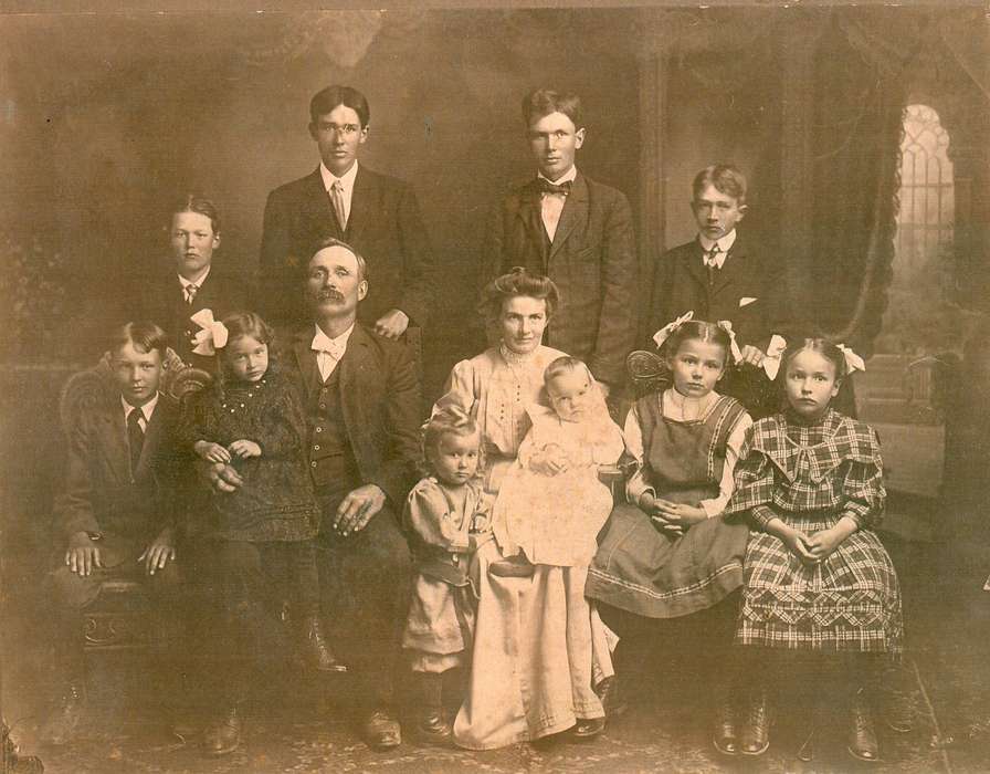 Iowa, Portraits - Group, baby, Chickasaw County, IA, Families, Lang, Mavis, Iowa History, history of Iowa, Children