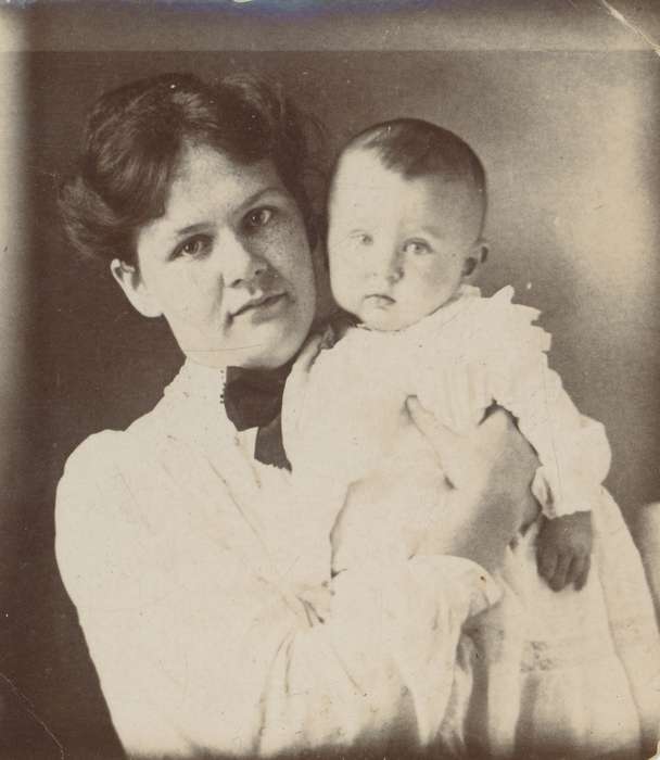 O'Brink, Lisa, Iowa History, Children, mom, Families, history of Iowa, baby, dress, bow, Portraits - Group, Iowa