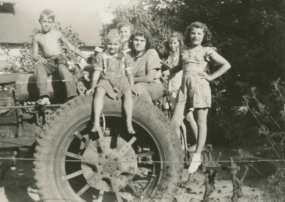 Iowa, Waterloo, IA, Mountain, Carole, Farms, Portraits - Group, Iowa History, history of Iowa, tractor, Children