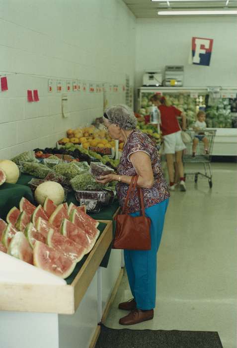 fruit, grocery store, Businesses and Factories, business, Waverly Public Library, vegetables, groceries, Waverly, IA, Iowa History, child, Food and Meals, Iowa, history of Iowa, Children