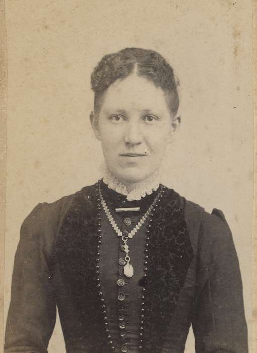 woman, lace collar, Olsson, Ann and Jons, carte de visite, Iowa History, Portraits - Individual, Iowa, necklace, Rockford, IA, history of Iowa