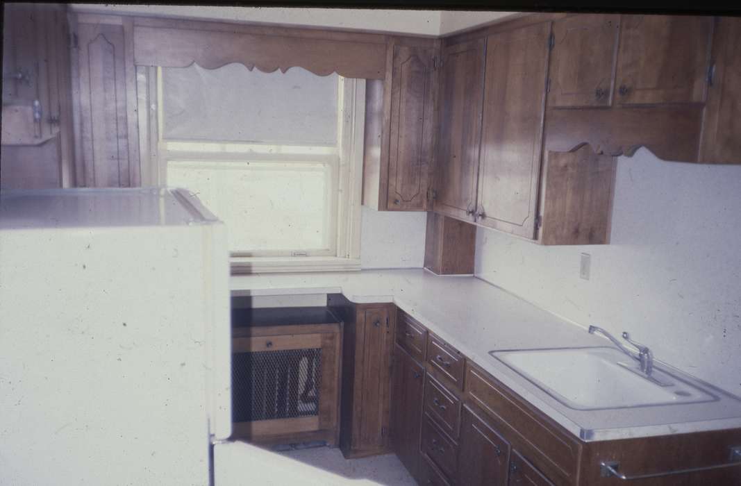 window, sink, cupboard, Iowa, Homes, Iowa History, Western Home Communities, countertop, refrigerator, fridge, history of Iowa