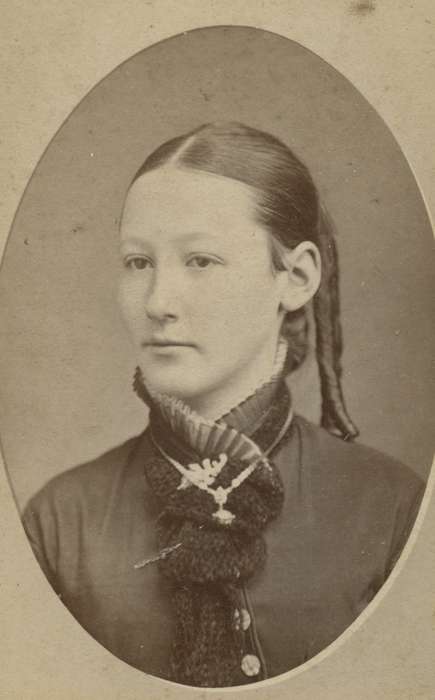 curls, necklace, Portraits - Individual, King, Tom and Kay, Iowa, Iowa History, IA, ruffled collar, history of Iowa, woman, brooch