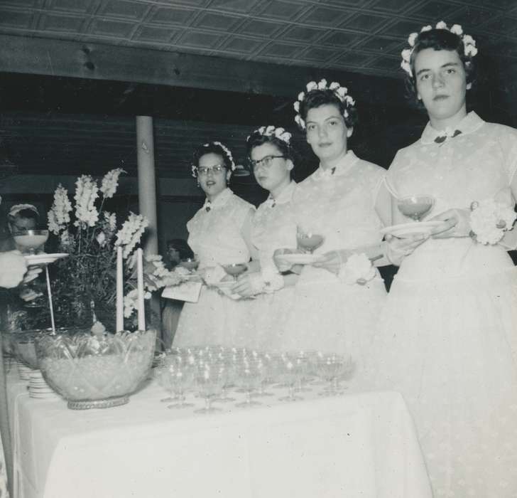 bridesmaid, Iowa History, punch, history of Iowa, drinks, Portraits - Group, Spilman, Jessie Cudworth, glasses, bridesmaids, Weddings, USA, Iowa, Food and Meals