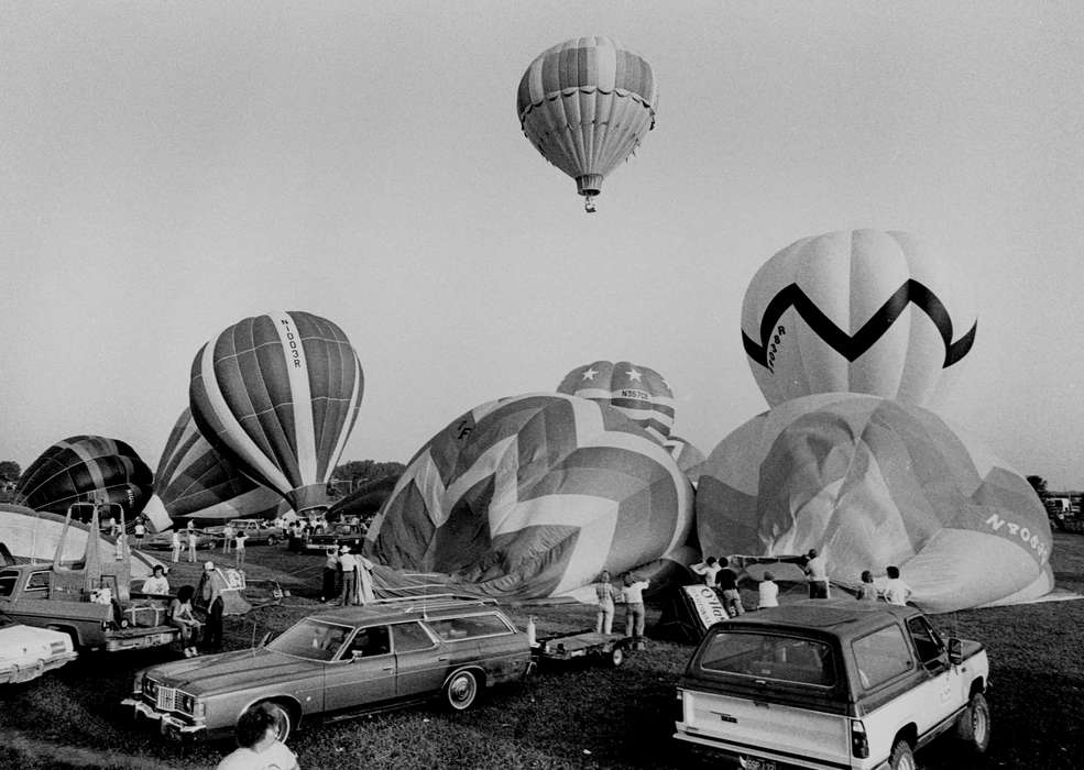 Iowa History, Lemberger, LeAnn, history of Iowa, Fairs and Festivals, Motorized Vehicles, air balloon, car, crowd, race, Ottumwa, IA, Entertainment, Iowa