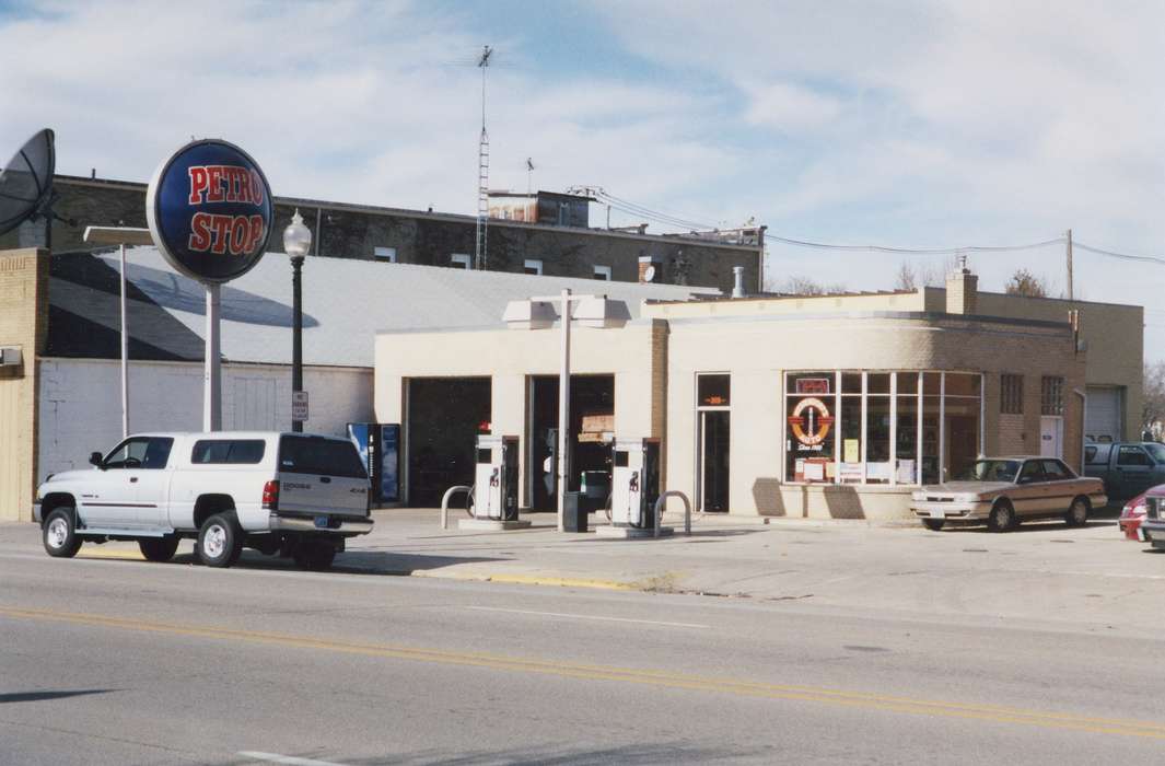 storefront, mainstreet, Main Streets & Town Squares, Cities and Towns, Waverly Public Library, Businesses and Factories, gas station, mechanic shop, Iowa History, Motorized Vehicles, history of Iowa, Iowa, correct date needed